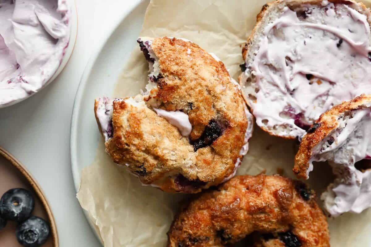 Quick Blueberry Crunch Protein Bagels: Sweet & Chewy